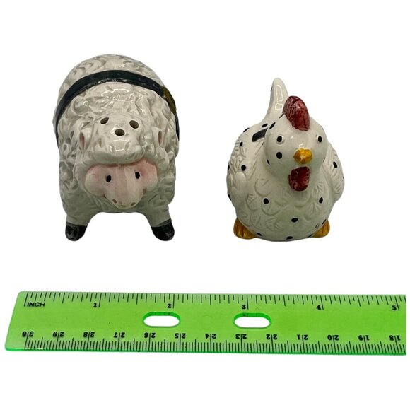 Vintage OCI Omnibus Farmer Santa Ceramic Lamb & Chicken Salt & Pepper Shakers - Picture 4 of 5